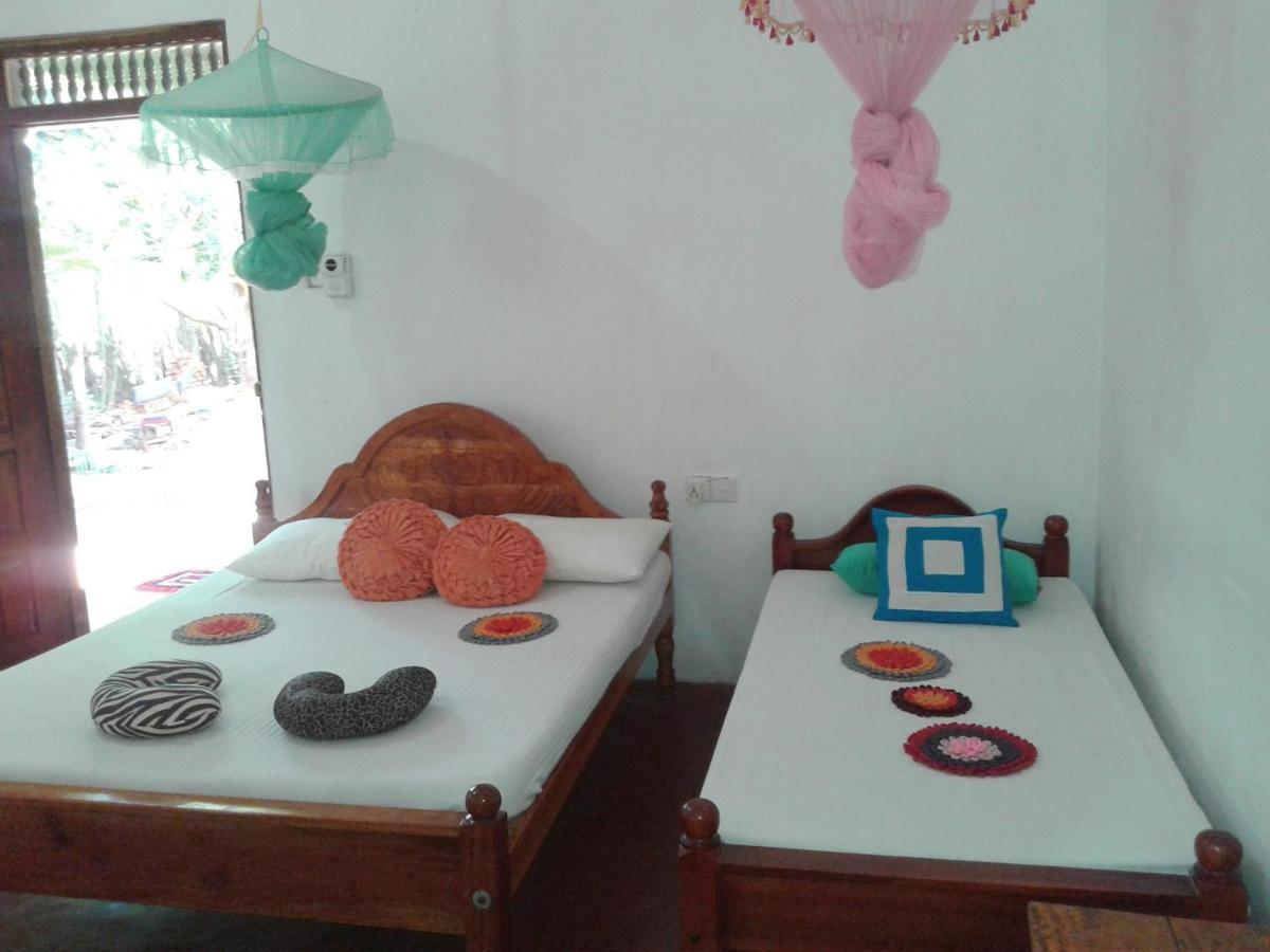 Lak Nilla Guest House Giritale Room photo